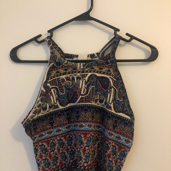 crop top with elefante on them - Picture 2 of 8